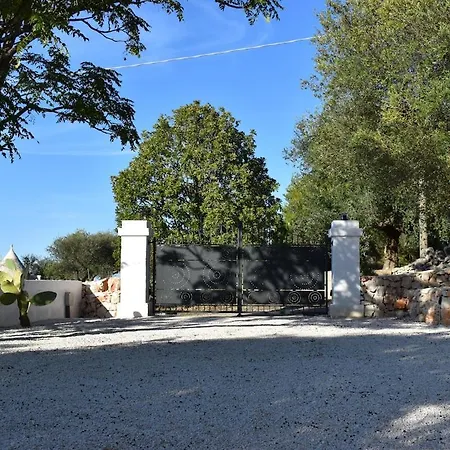 I Trulli Di Olimpia Villa *